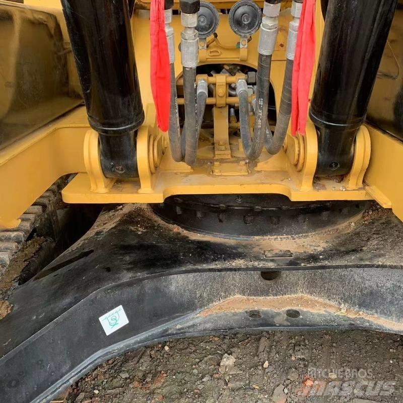 CAT 312 D حفارات زحافة