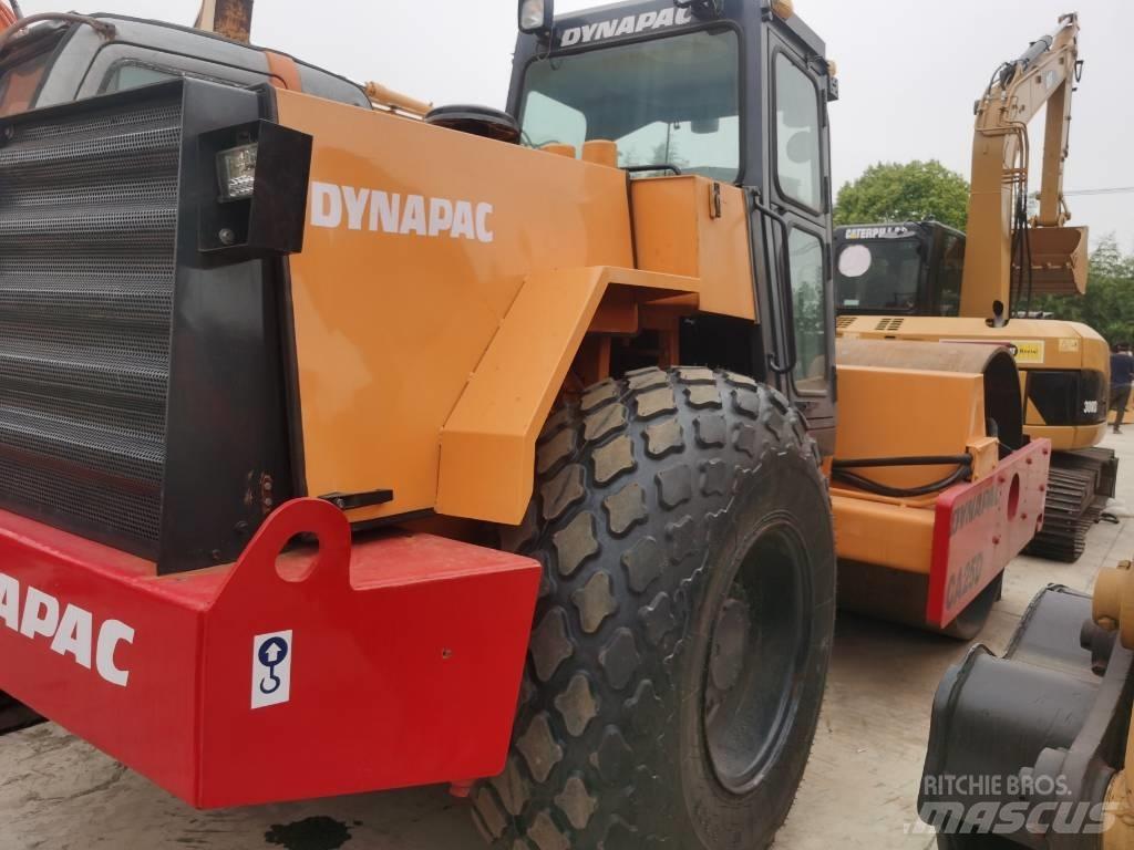 Dynapac CA 25 D مداحل أحادية الأسطوانة