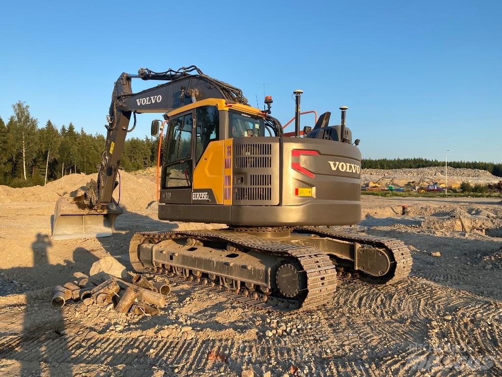 Volvo EC 235 EL حفارات زحافة