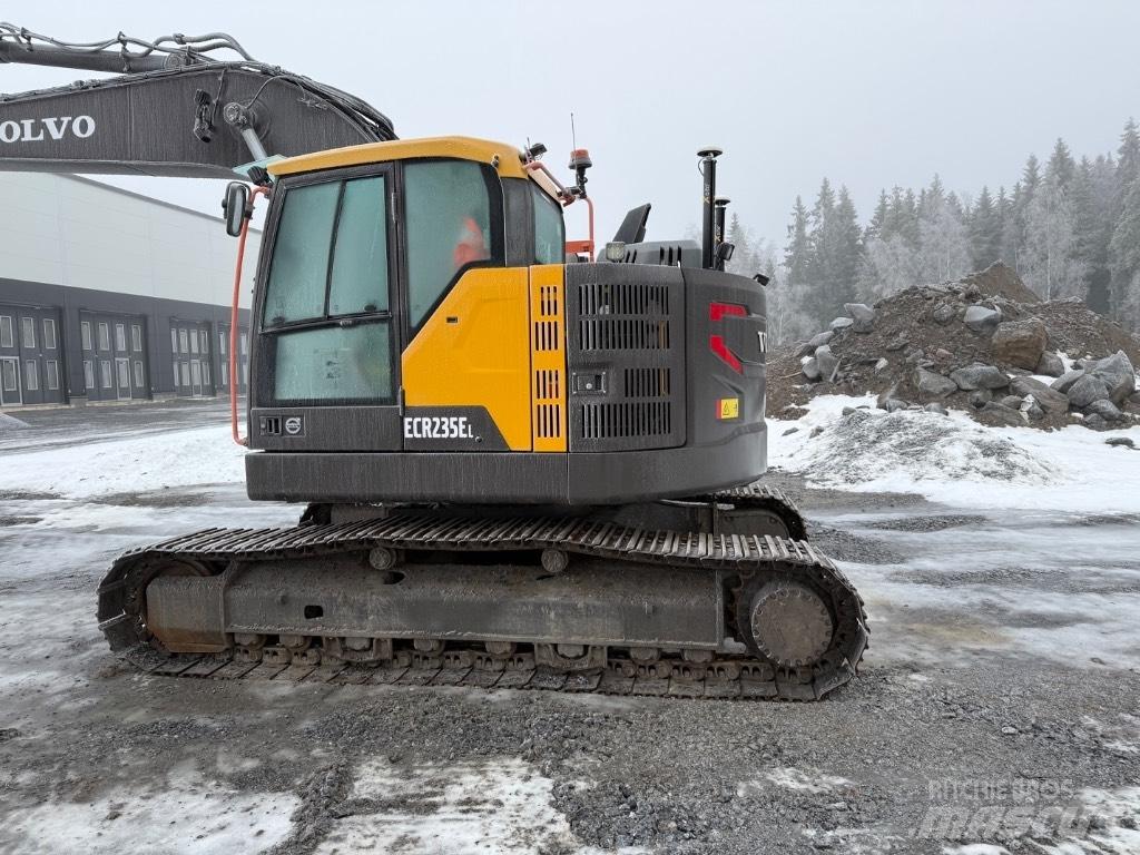 Volvo EC 235 EL حفارات زحافة
