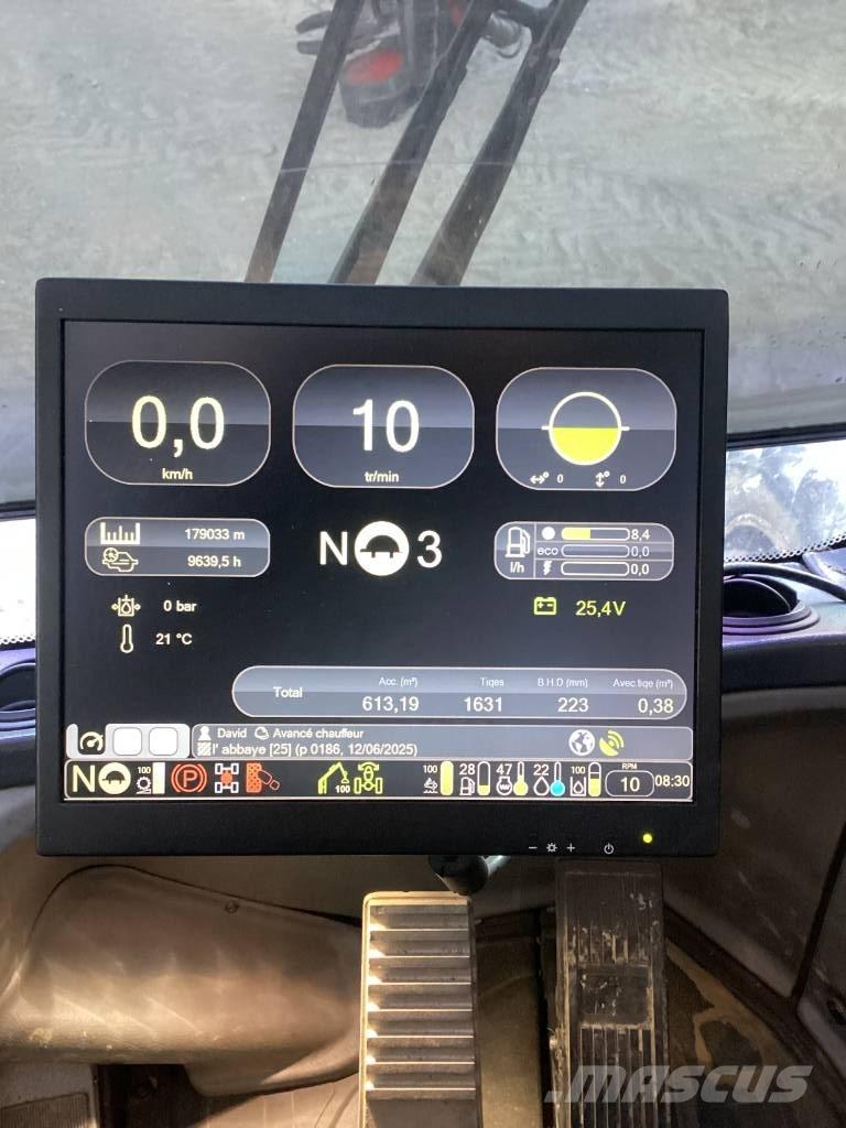 Komatsu 901 XC حصادات