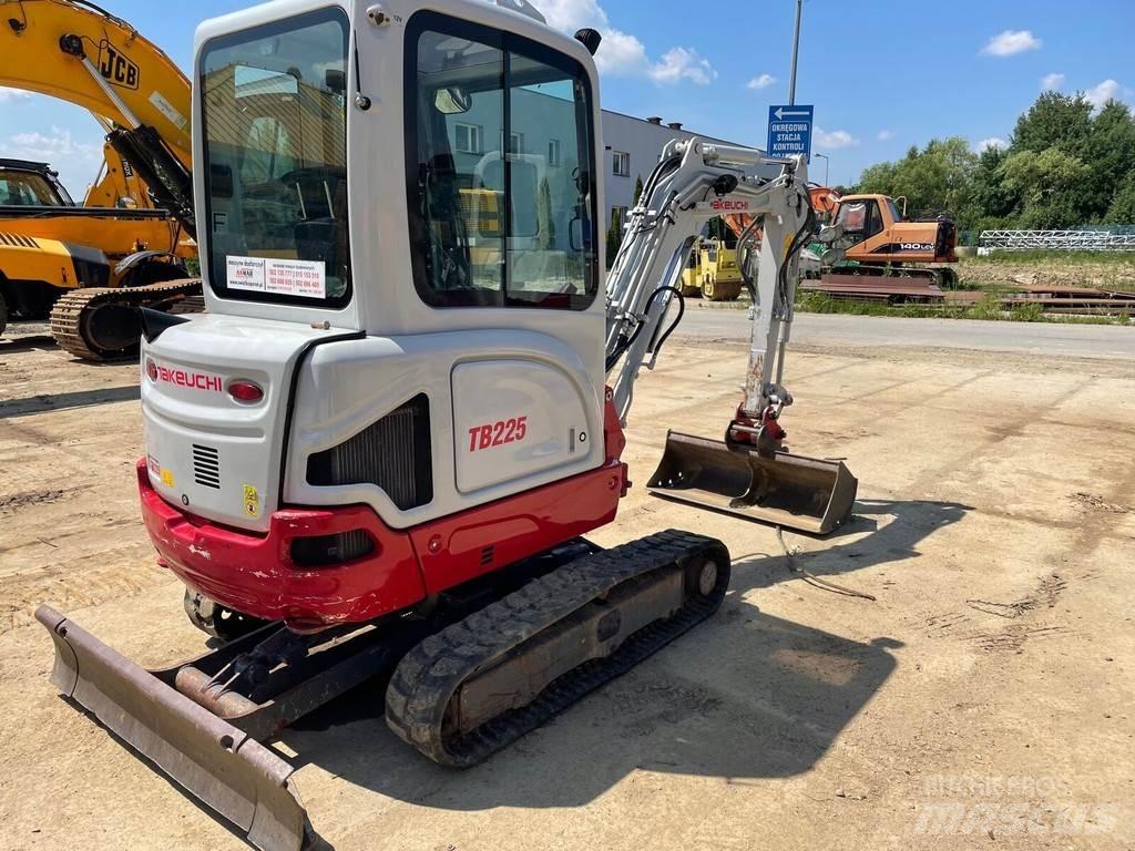 Takeuchi TB225 حفارات صغيرة أقل من 7 طن (حفارات صغيرة)