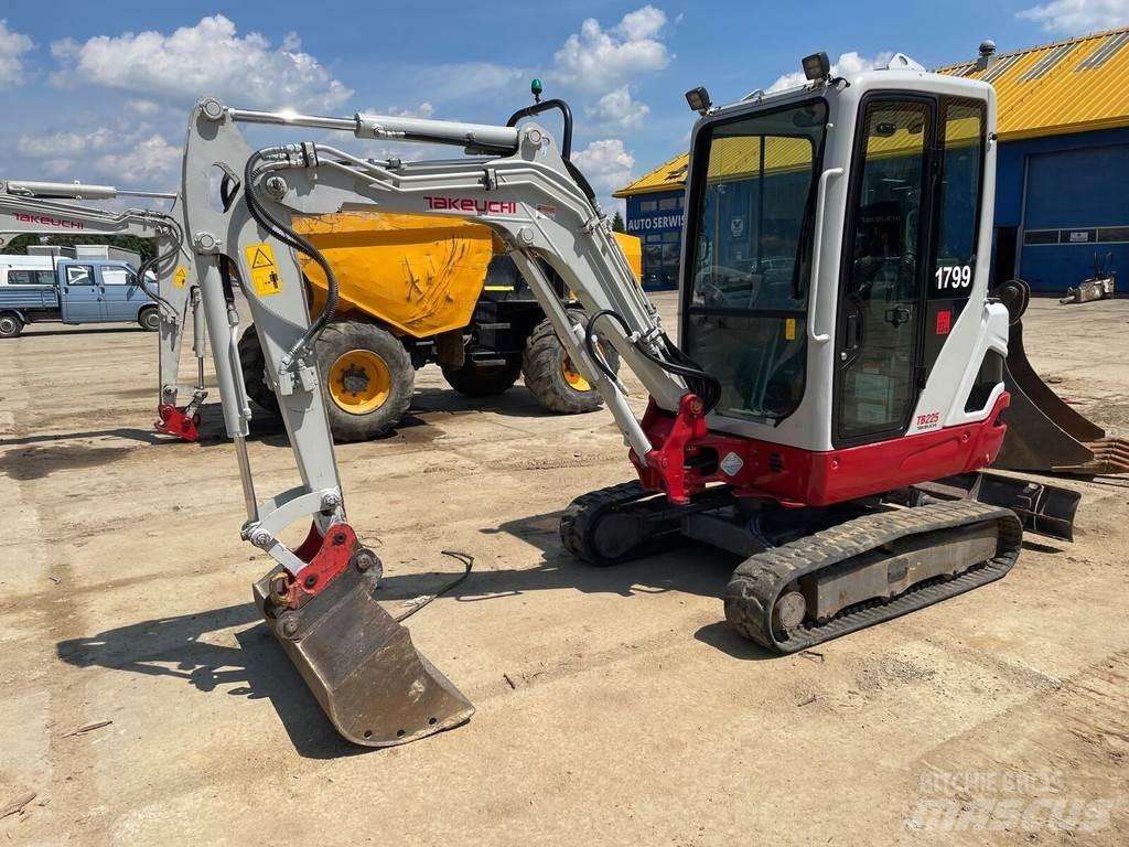 Takeuchi TB225 حفارات صغيرة أقل من 7 طن (حفارات صغيرة)