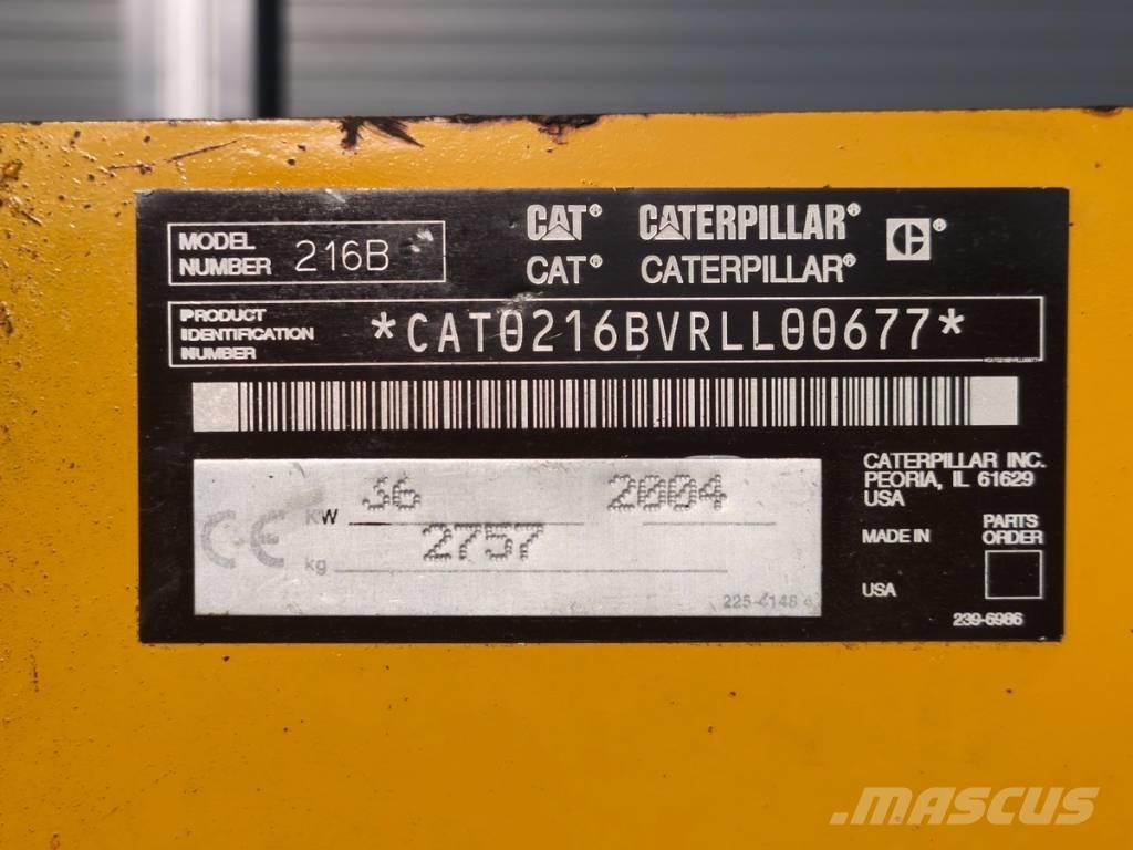 CAT 216 B لوادر صغيرة