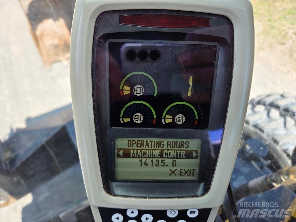 CAT M322C حفارات بعجل
