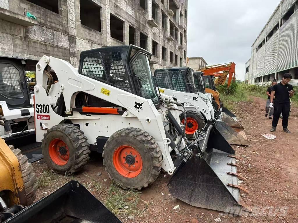 Bobcat S 300 لوادر انزلاقية التوجيه