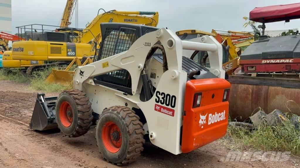 Bobcat S 300 لوادر انزلاقية التوجيه