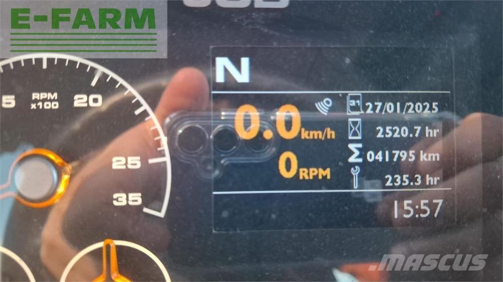 JCB 4220 fastrac الجرارات