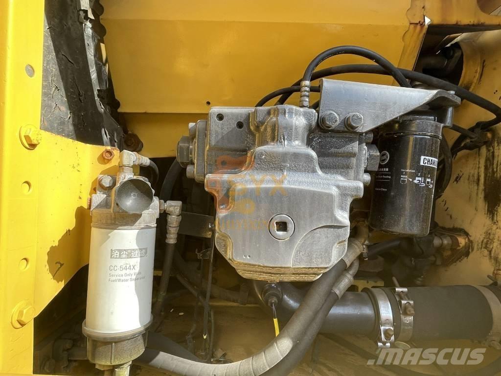 Komatsu PC 220-8 حفارات زحافة