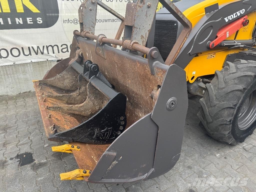 Volvo BL 71 لوادر ذات جرافات عكسية