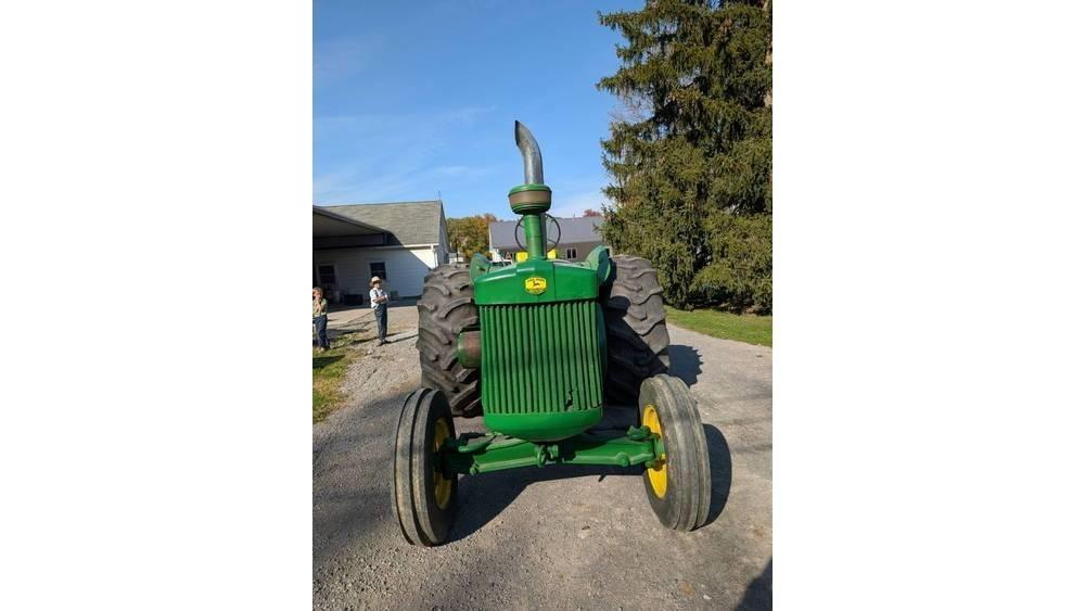 John Deere R الجرارات