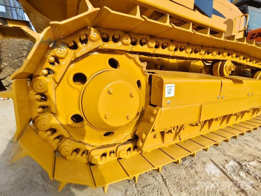 CAT D 5 K بلدوزرات مجنزرة