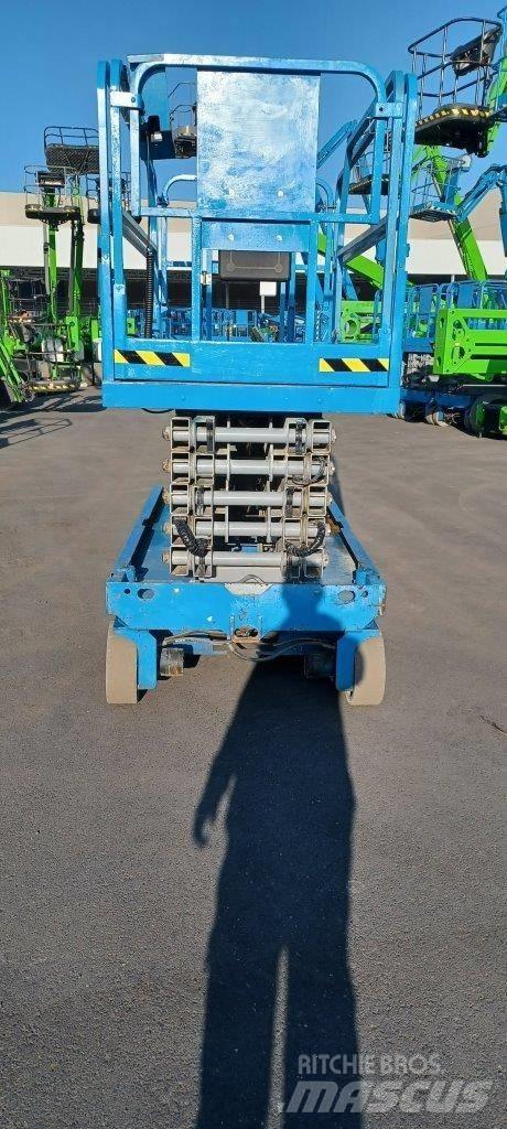 GENIE GS4047 رافعات مقصية الشكل
