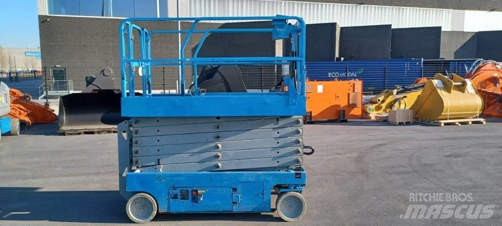 GENIE GS4047 رافعات مقصية الشكل