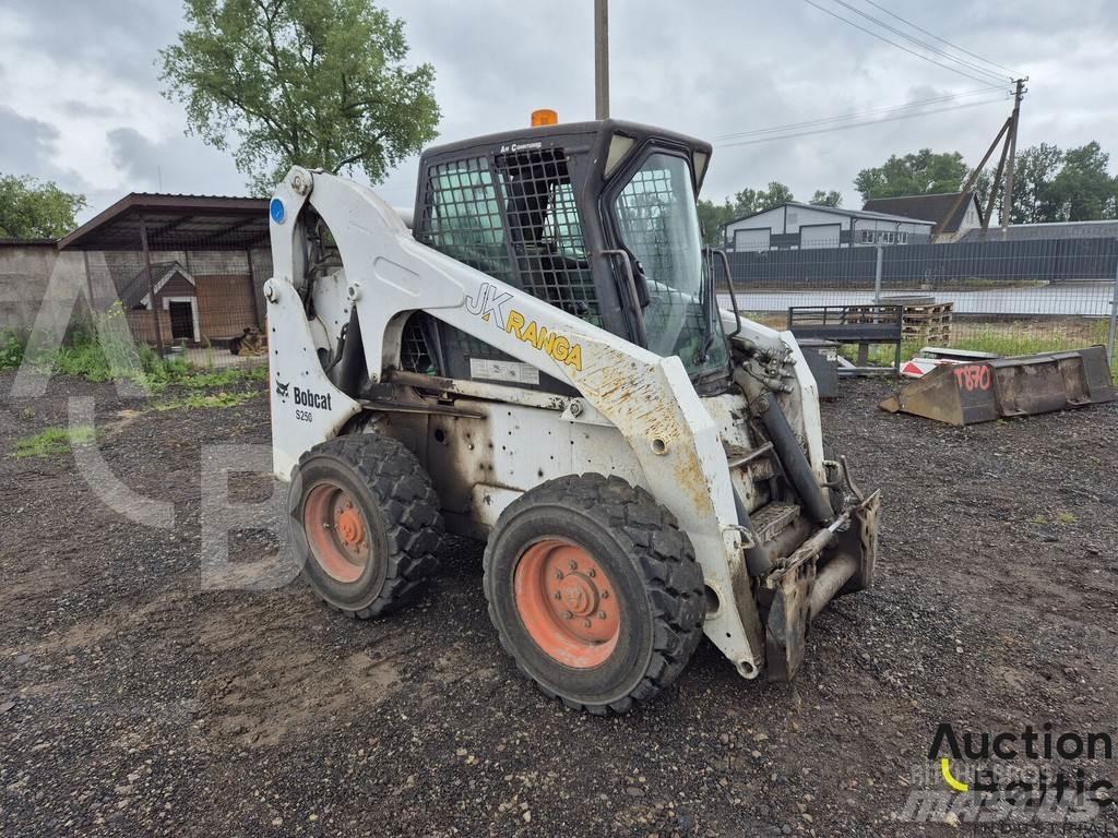 Bobcat S 250 لوادر انزلاقية التوجيه