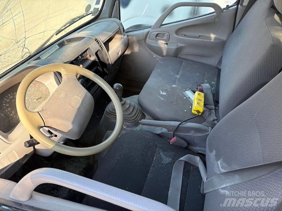 Toyota Dyna شاحنات خفيفة/مفصلية الجوانب