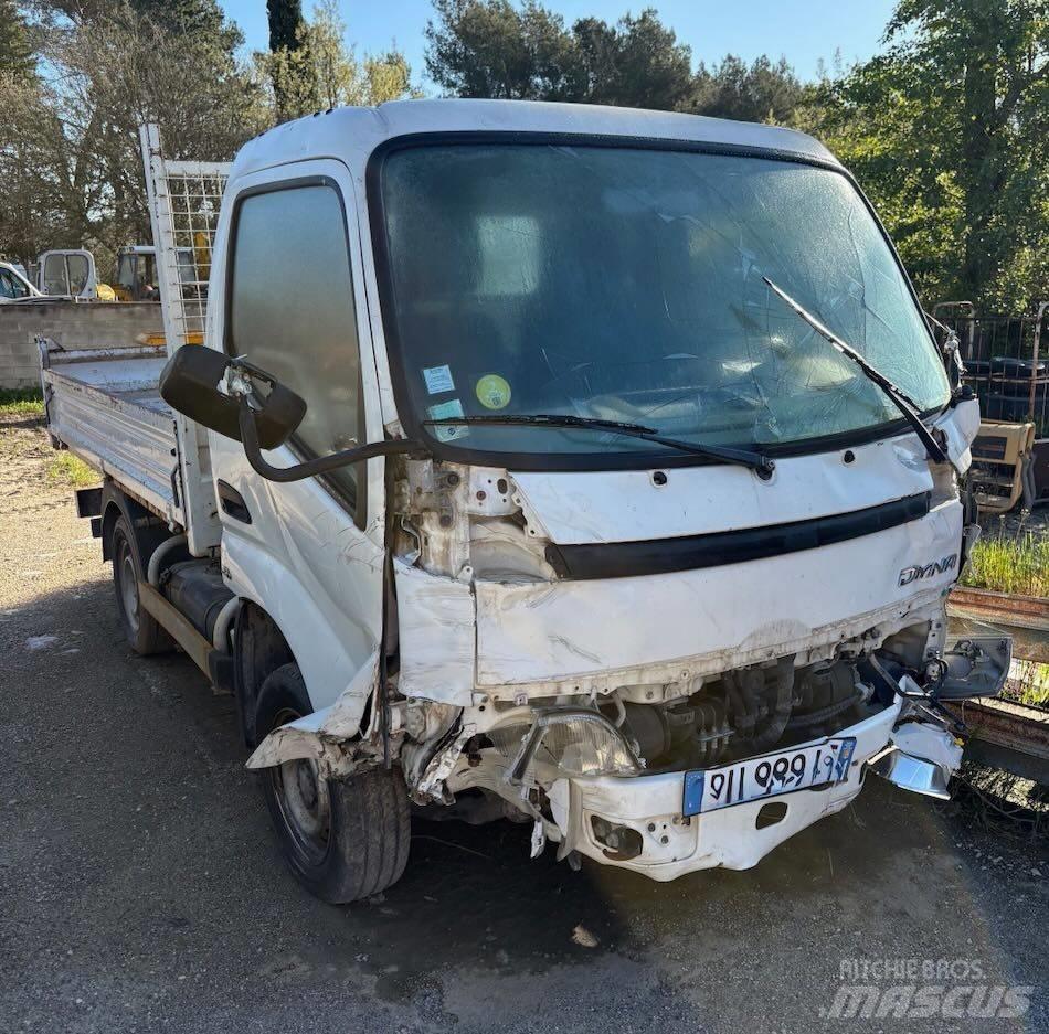 Toyota Dyna شاحنات خفيفة/مفصلية الجوانب