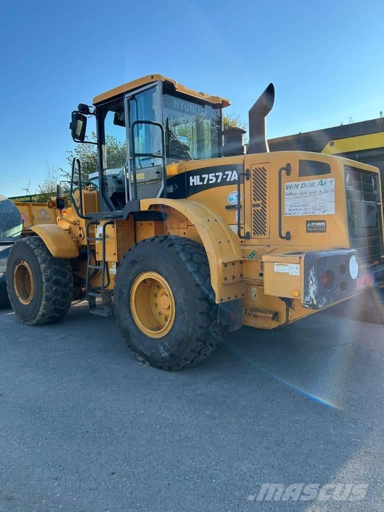 Hyundai HL 757-7 A لوادر بعجل