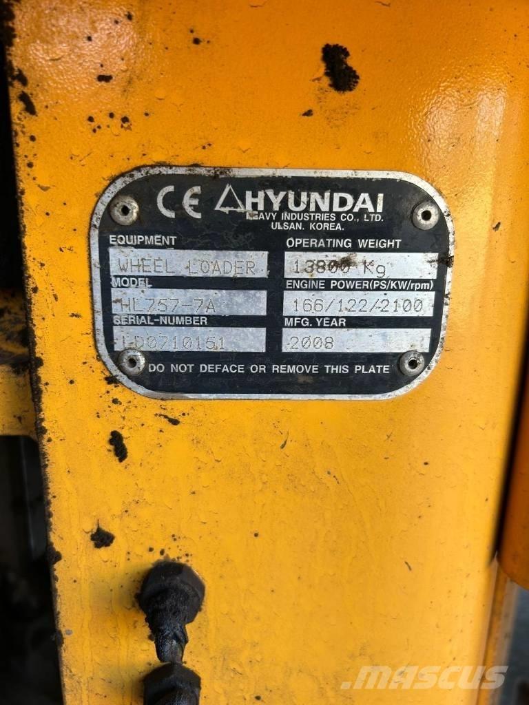 Hyundai HL 757-7 A لوادر بعجل