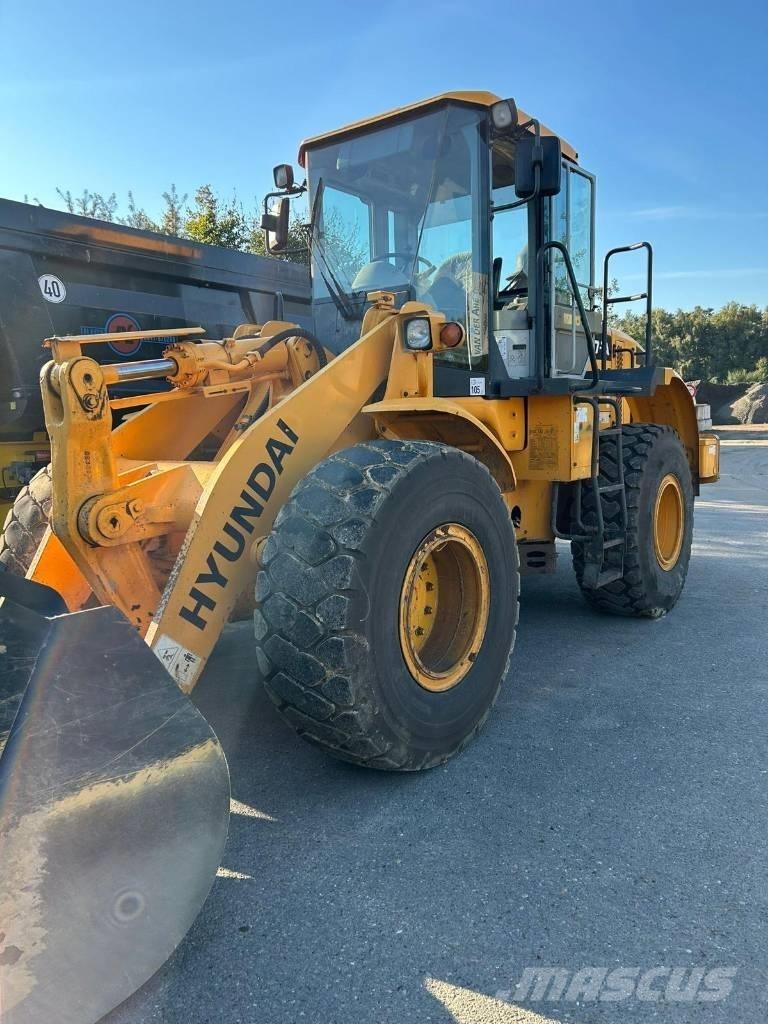 Hyundai HL 757-7 A لوادر بعجل