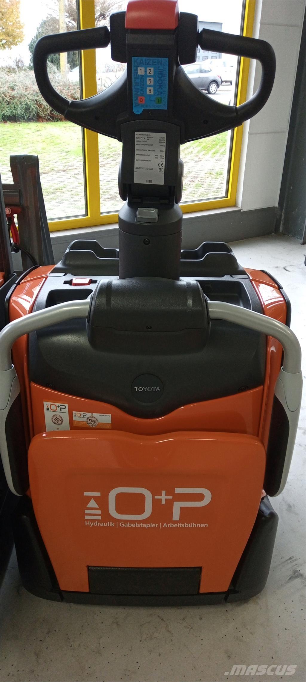 Toyota LPE200 معدات التكديس الجوالة