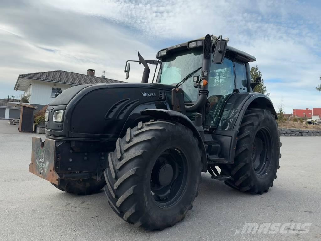 Valtra T 162 الجرارات