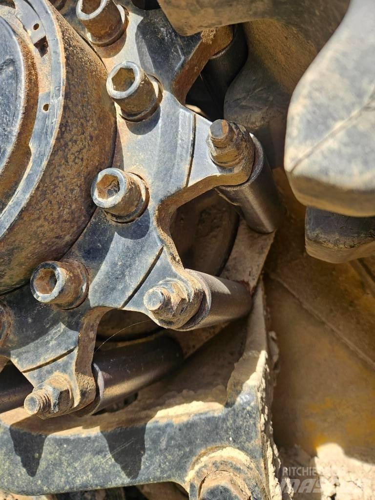 CAT 257 B 3 لوادر انزلاقية التوجيه