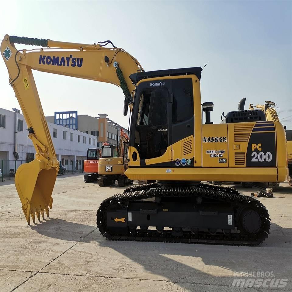Komatsu PC 200-8 حفارات زحافة
