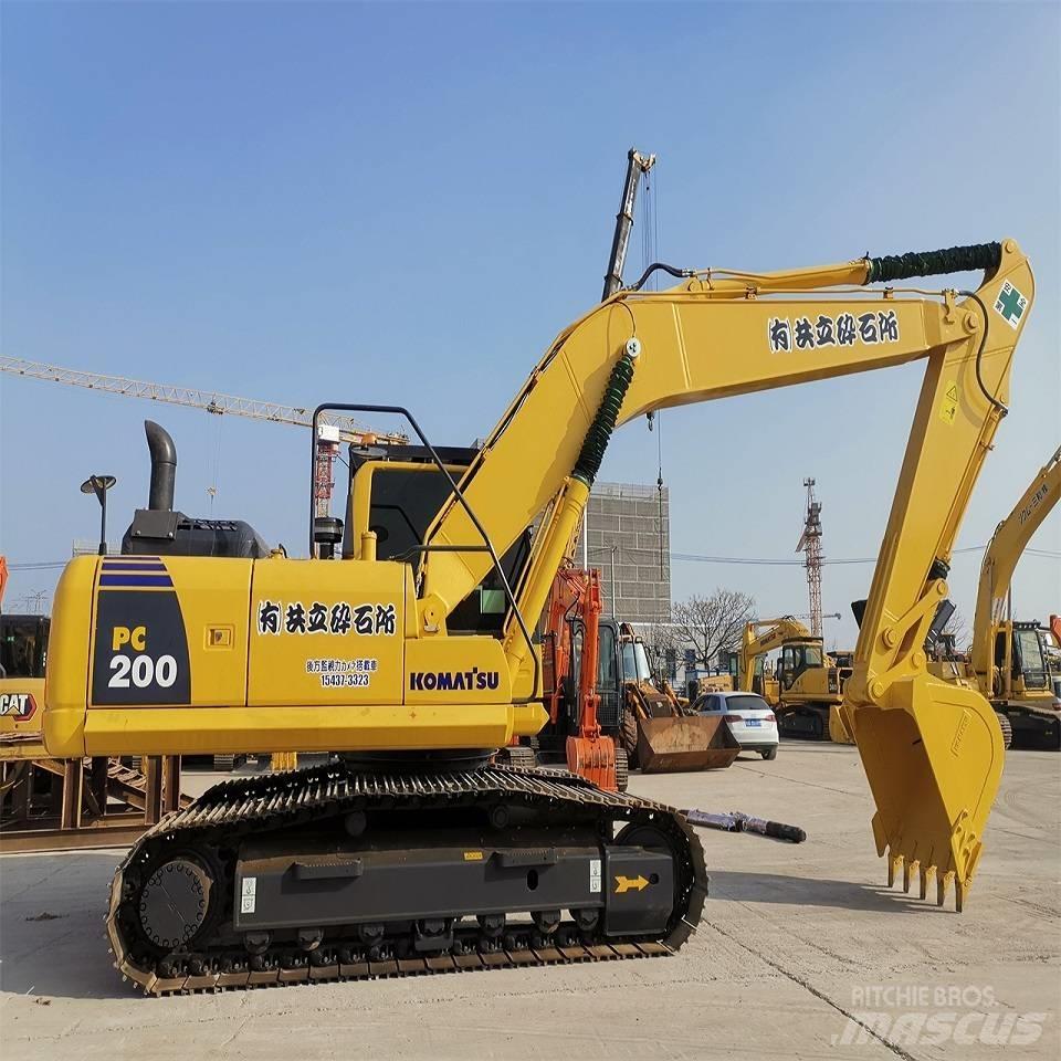Komatsu PC 200-8 حفارات زحافة
