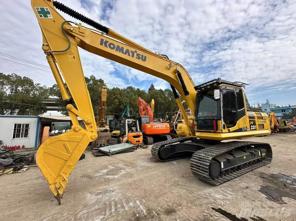 Komatsu PC 220 حفارات زحافة