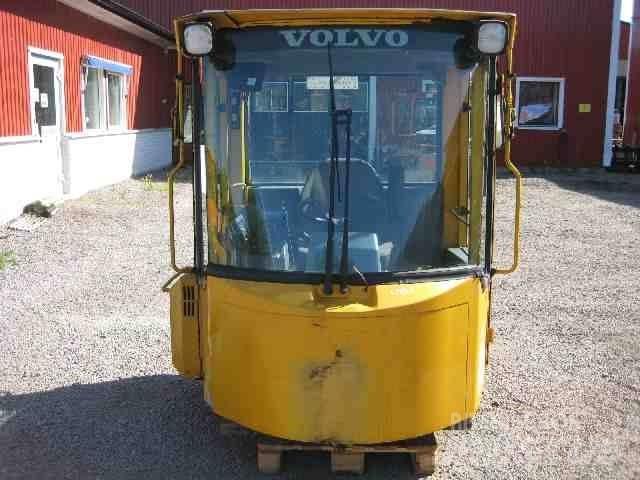 Volvo L 180 C كابينة والداخلية