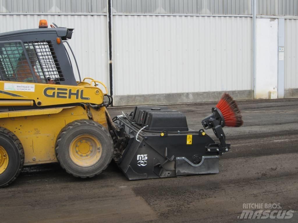 M3 Sweeper Bucket HD ماكينات أخرى لتجهيز الأراضي
