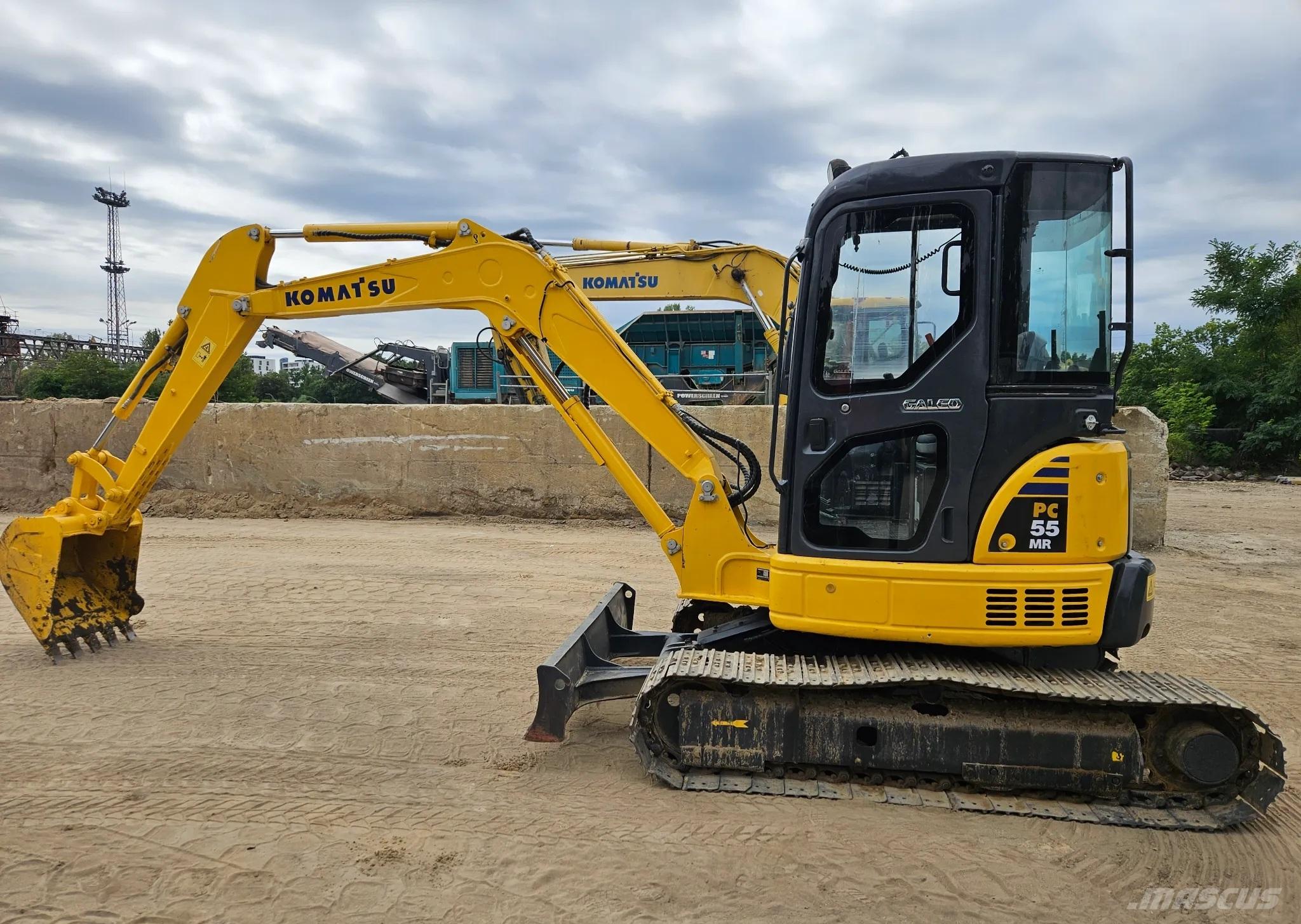 Komatsu PC55 حفارات زحافة