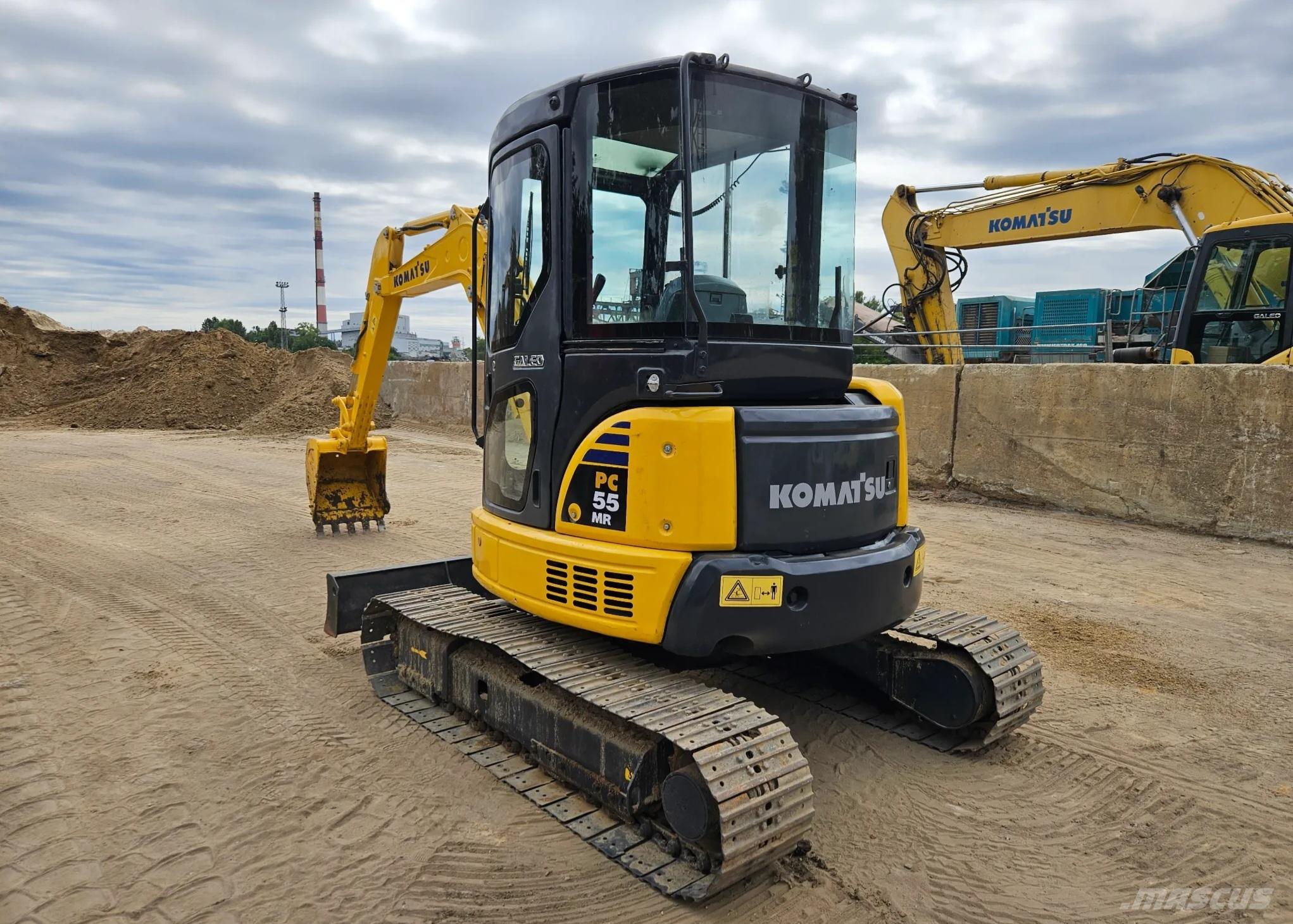 Komatsu PC55 حفارات زحافة