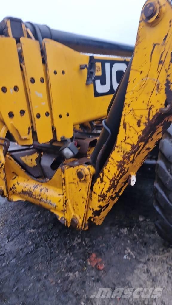 JCB 540-170 مناولات متداخلة
