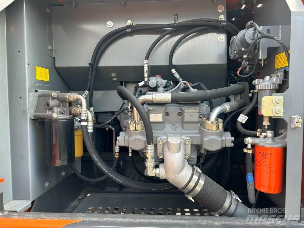 Hitachi ZX 220 LC حفارات زحافة