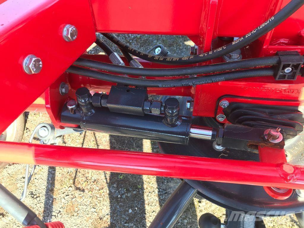 SIP SPIDER 915 / 8 مكابس وميبسات التبن