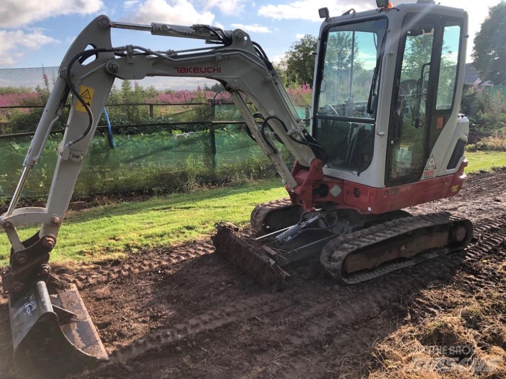 Takeuchi TB 225 حفارات صغيرة أقل من 7 طن (حفارات صغيرة)