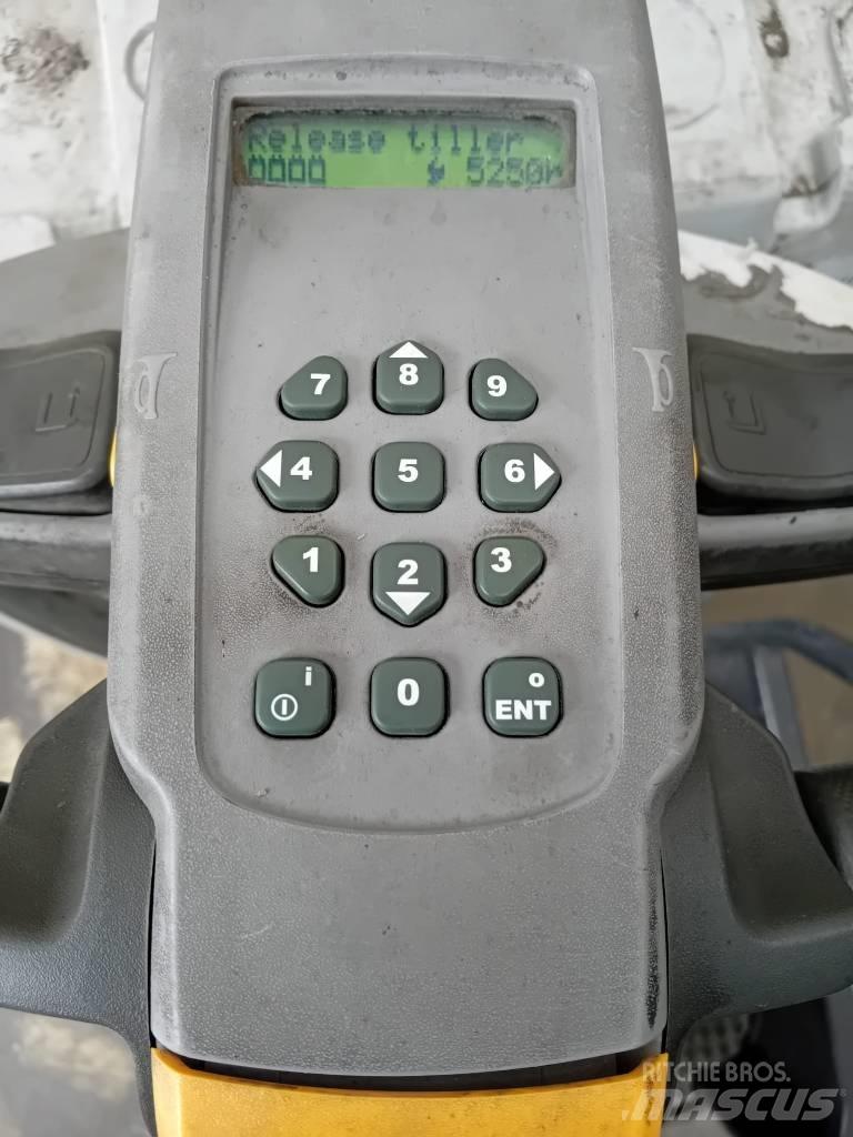 UniCarriers PMR 200F رافعة منخفضة المستوى ذات منصة