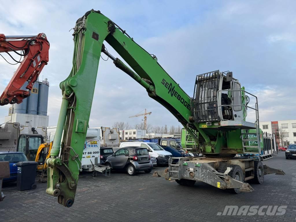 Sennebogen 821 E حفارات بعجل