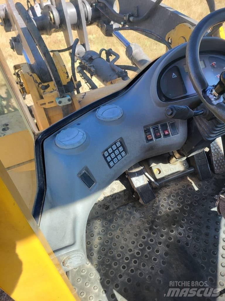 Volvo BM L50D لوادر صغيرة