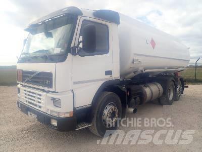 Volvo FM 7 6X2 شاحنات ذات صهاريج