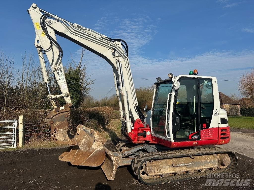 Takeuchi TB 290 حفارات وسط 7 طن - 12 طن