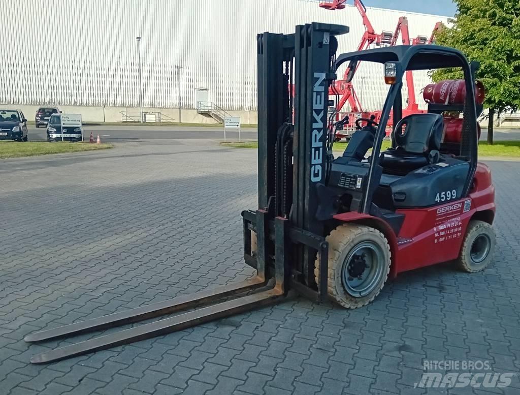 Manitou MI 30 G شاحنات LPG
