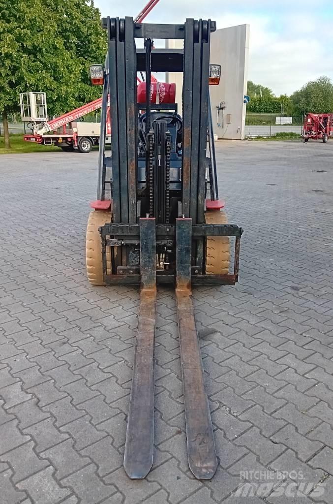 Manitou MI 30 G شاحنات LPG
