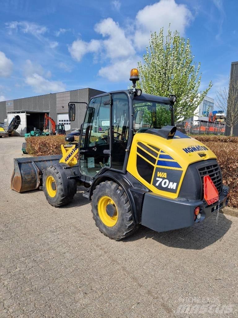 Komatsu WA70M لوادر صغيرة