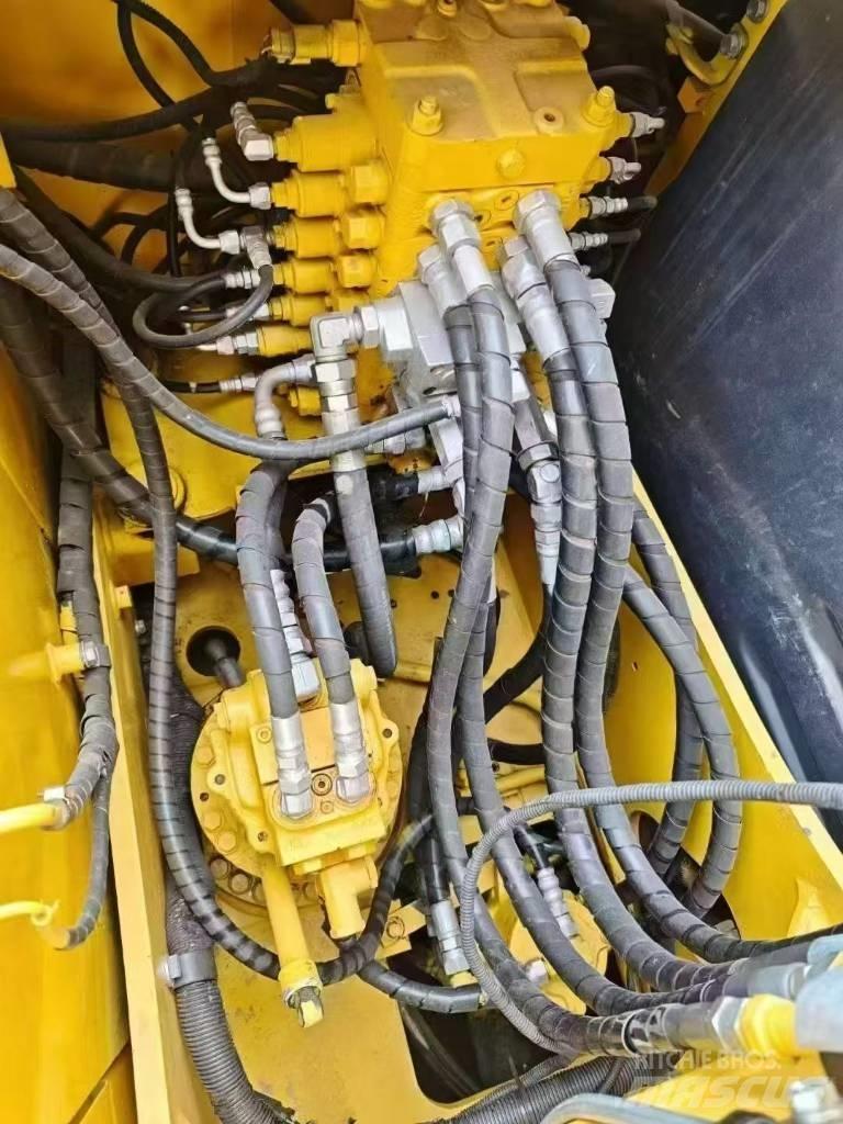 Komatsu 130-7 حفارات زحافة