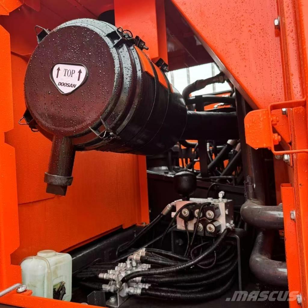 Doosan DX 225 LC حفارات زحافة