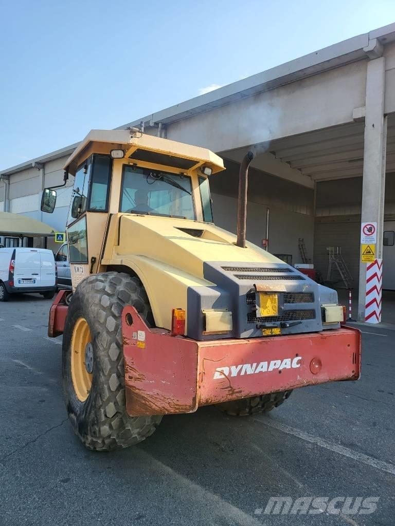 Dynapac CA 302 D مداحل أحادية الأسطوانة