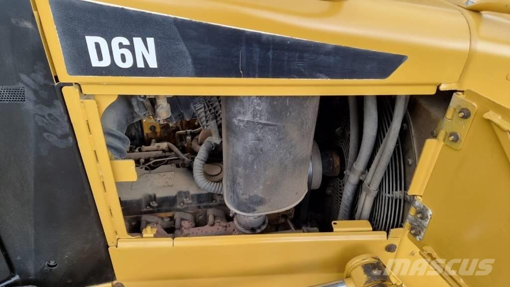CAT D 6 N LGP بلدوزرات مجنزرة